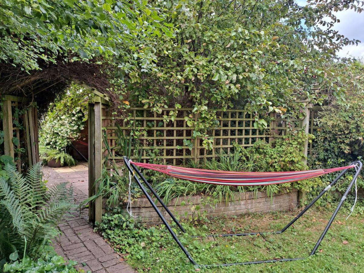 Pilgrims Of The Goddess Bed and Breakfast Glastonbury Exteriör bild