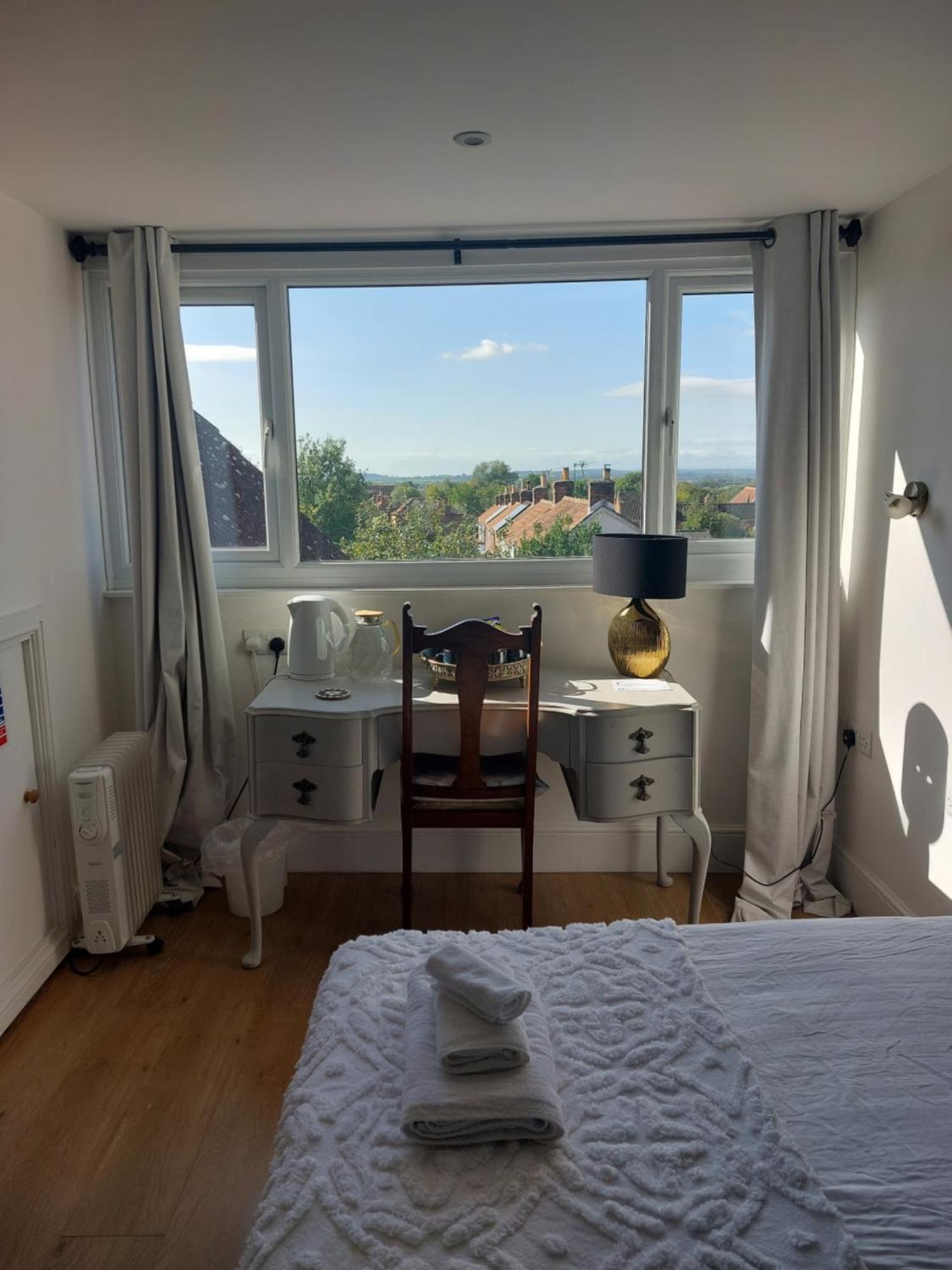Pilgrims Of The Goddess Bed and Breakfast Glastonbury Exteriör bild